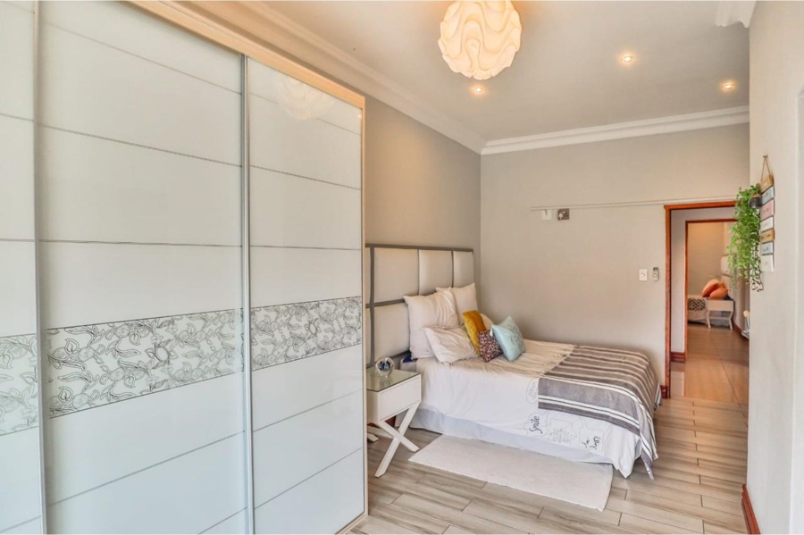 6 Bedroom Property for Sale in Birdwood Estate North West